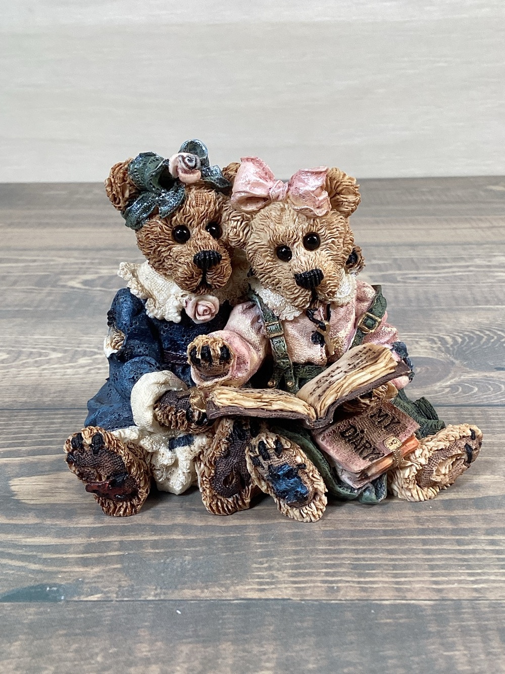 Boyds Bears 1997 "Bailey & Becky; The Diary" Style #228304 Figurine